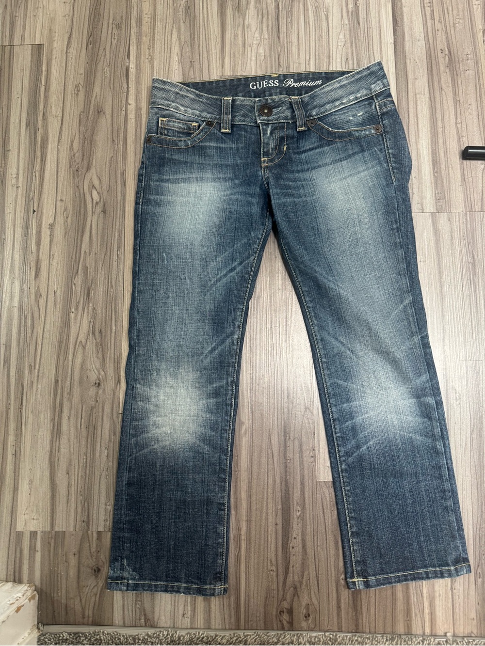 #7 Guess Premium Stretch Jeans Women’s Size 27 Medium Wash Bootcut